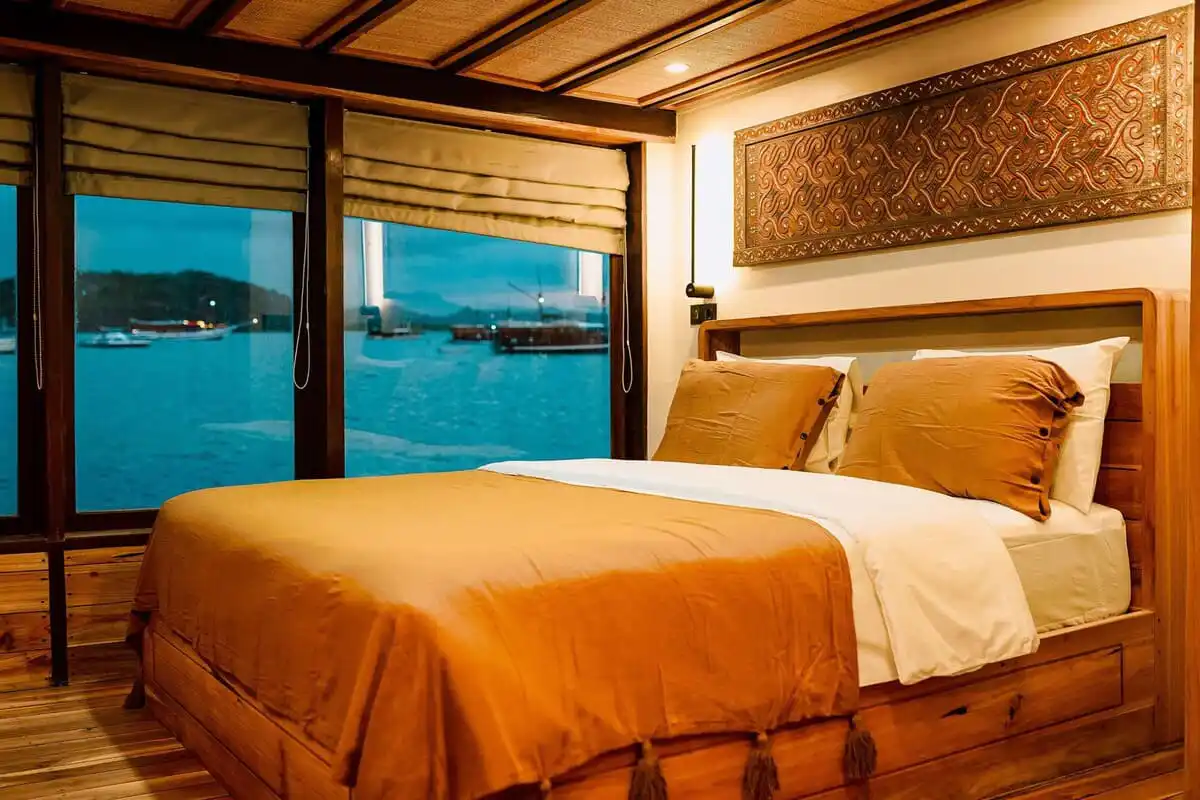 Raja Ampat Boat Tour Costs 2027: Speedboats vs. Liveaboards
